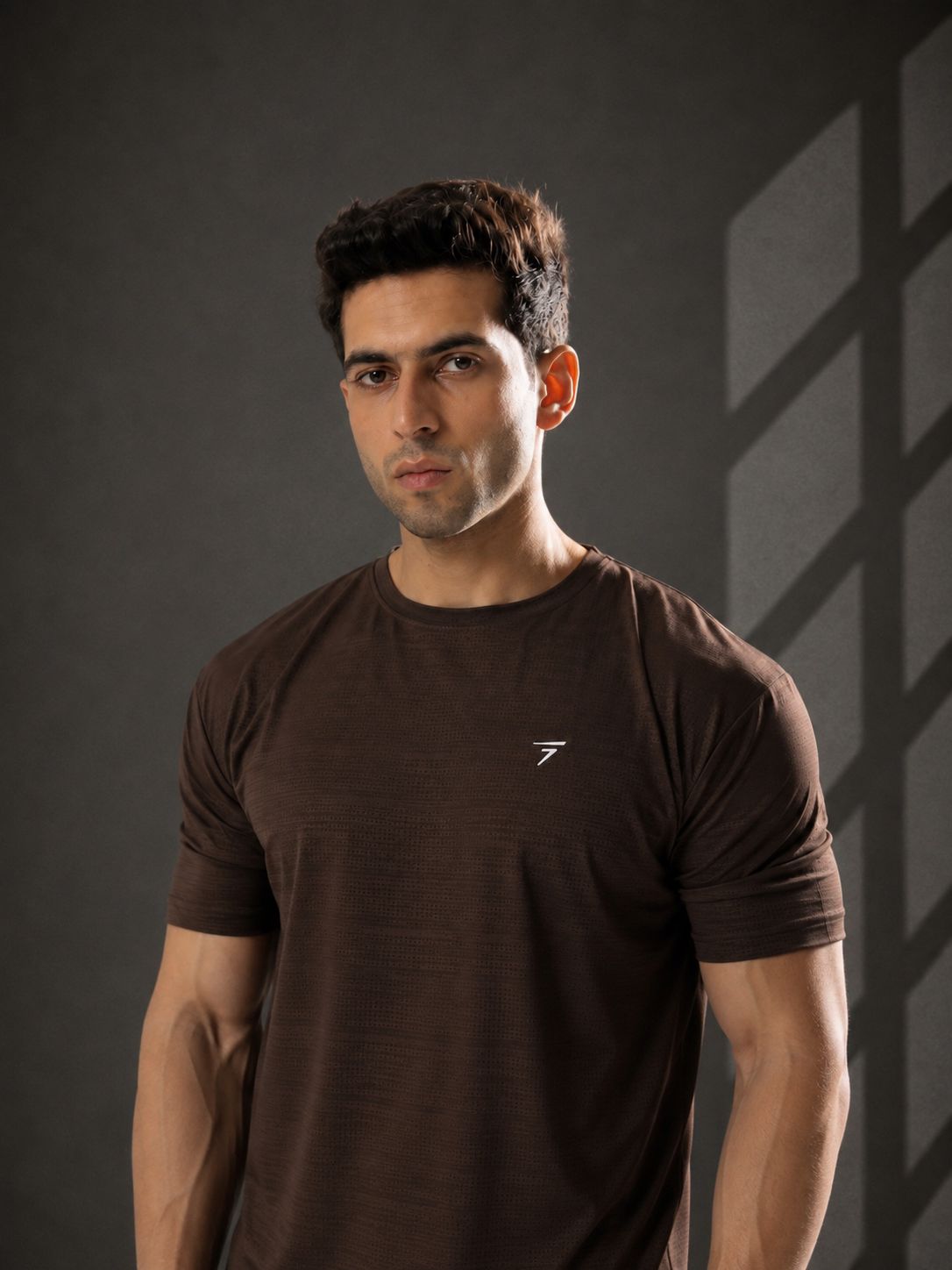 BROWN AIRFLOW PERFORMANCE TEE
