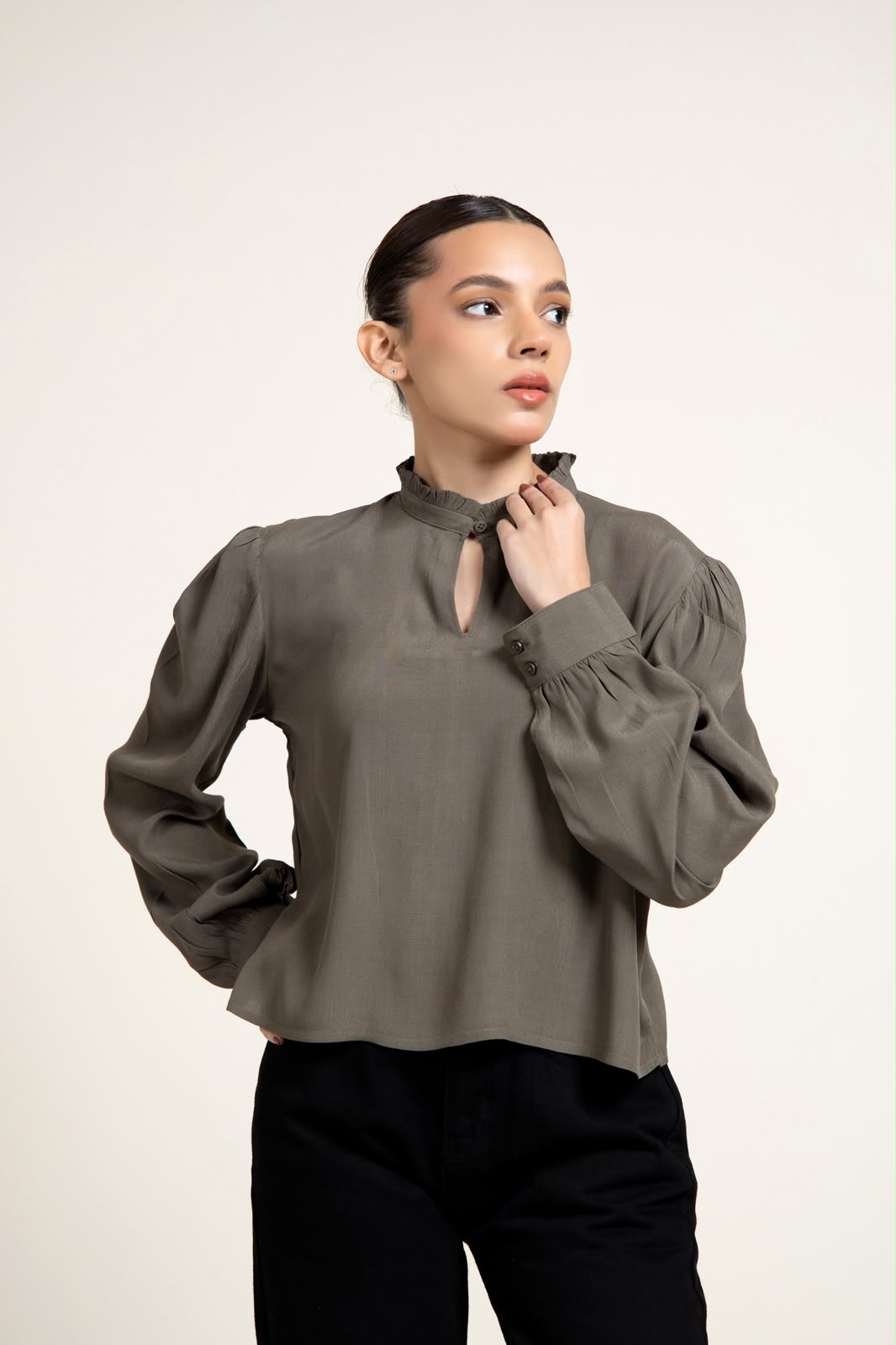 OLIVE CREPE TOP