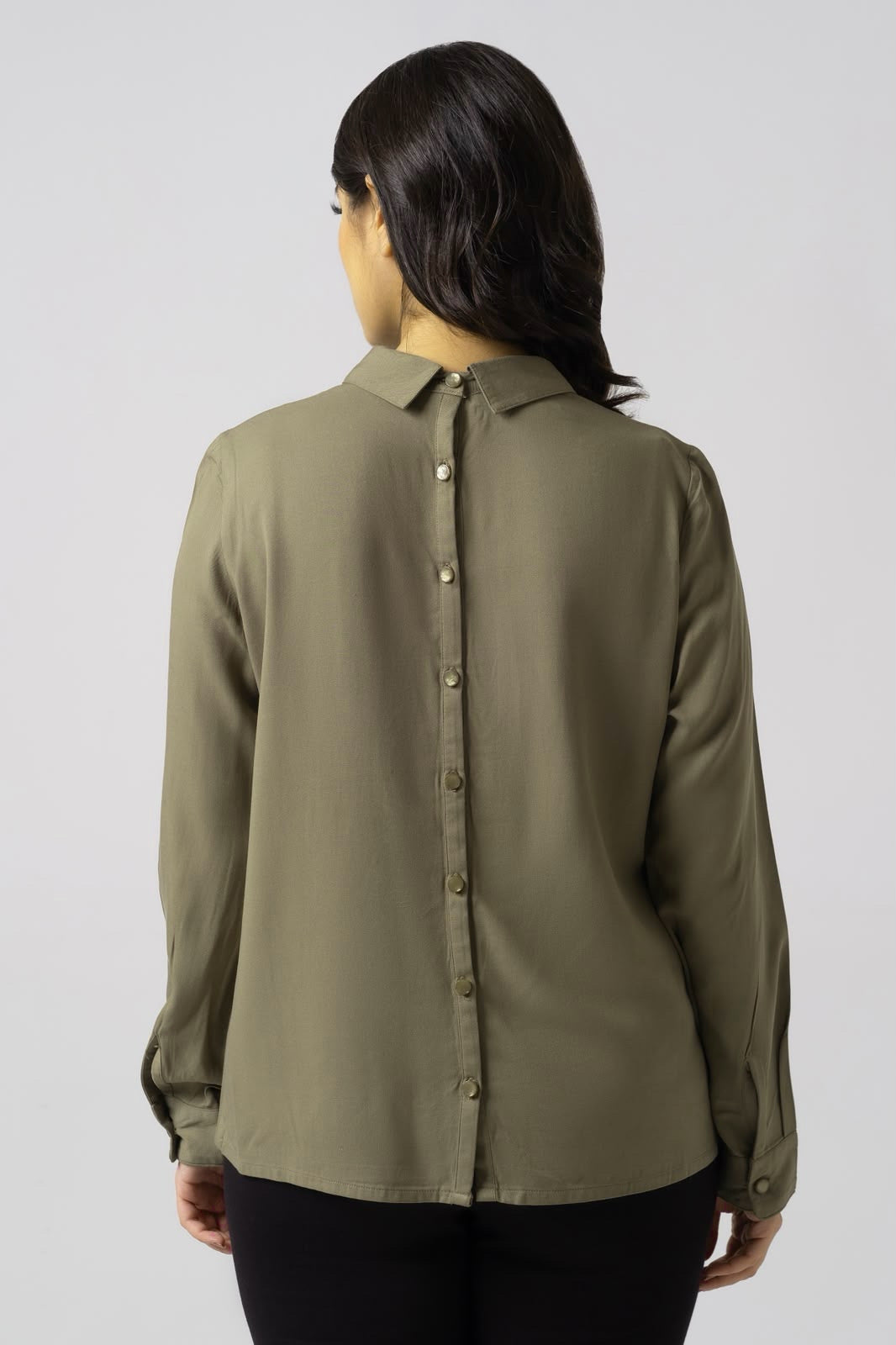 SIGNATURE BACK BUTTON SHIRT