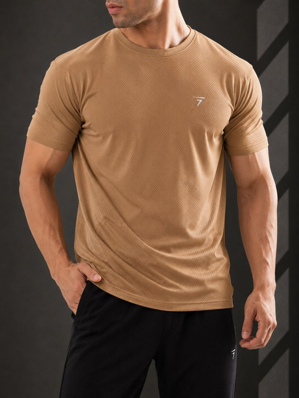 CAMEL MICRO GRID PERFORMANCE TEE
