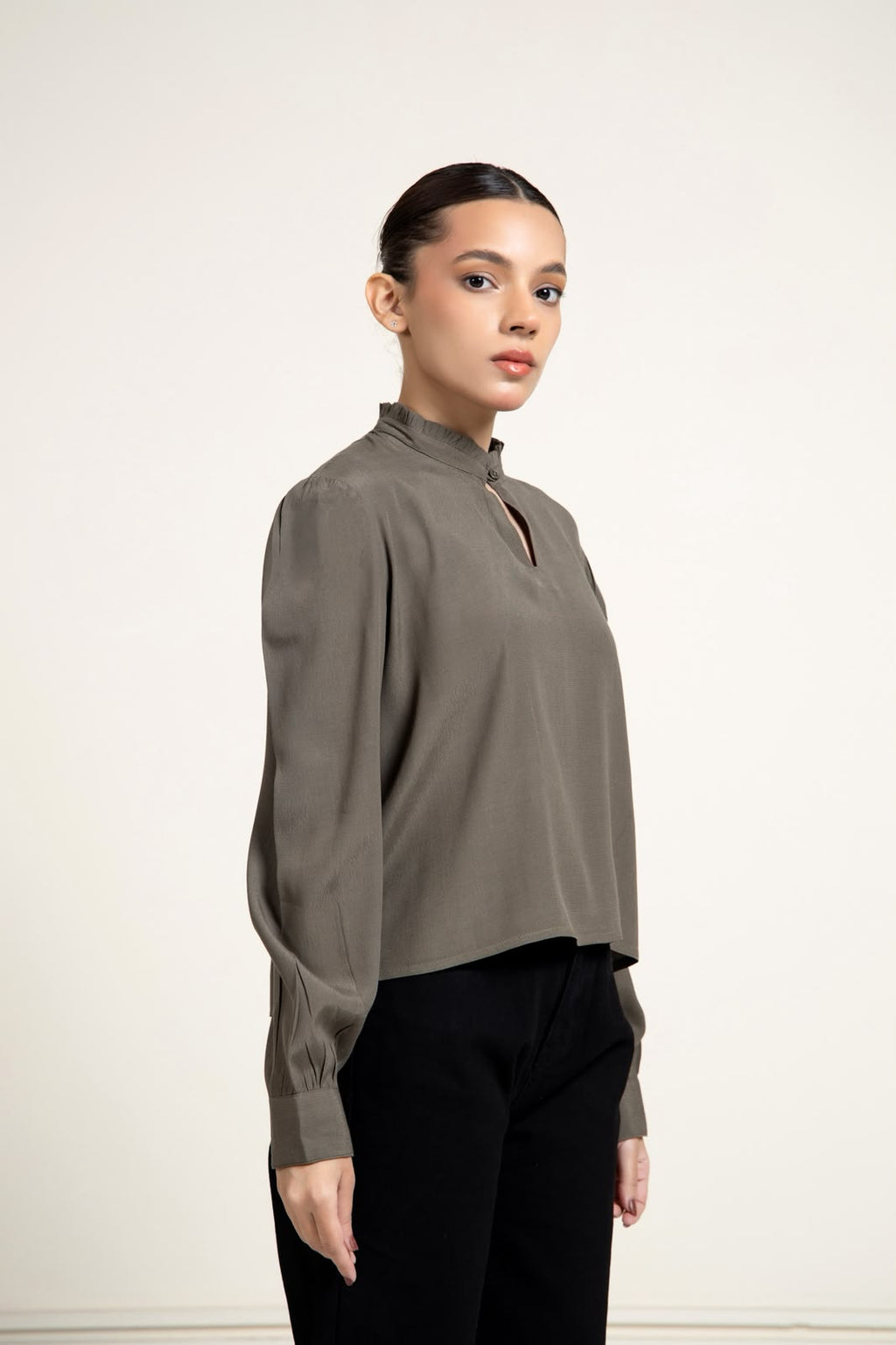 OLIVE CREPE TOP