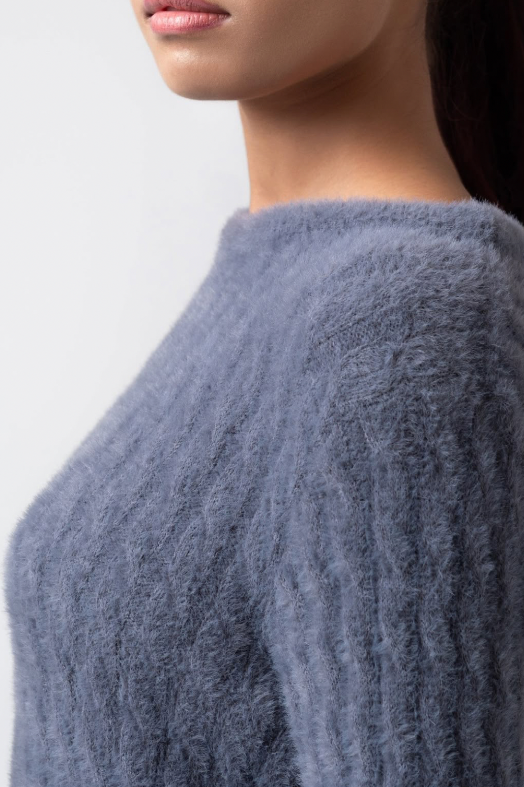 GREY FEATHER YARN SWEATER