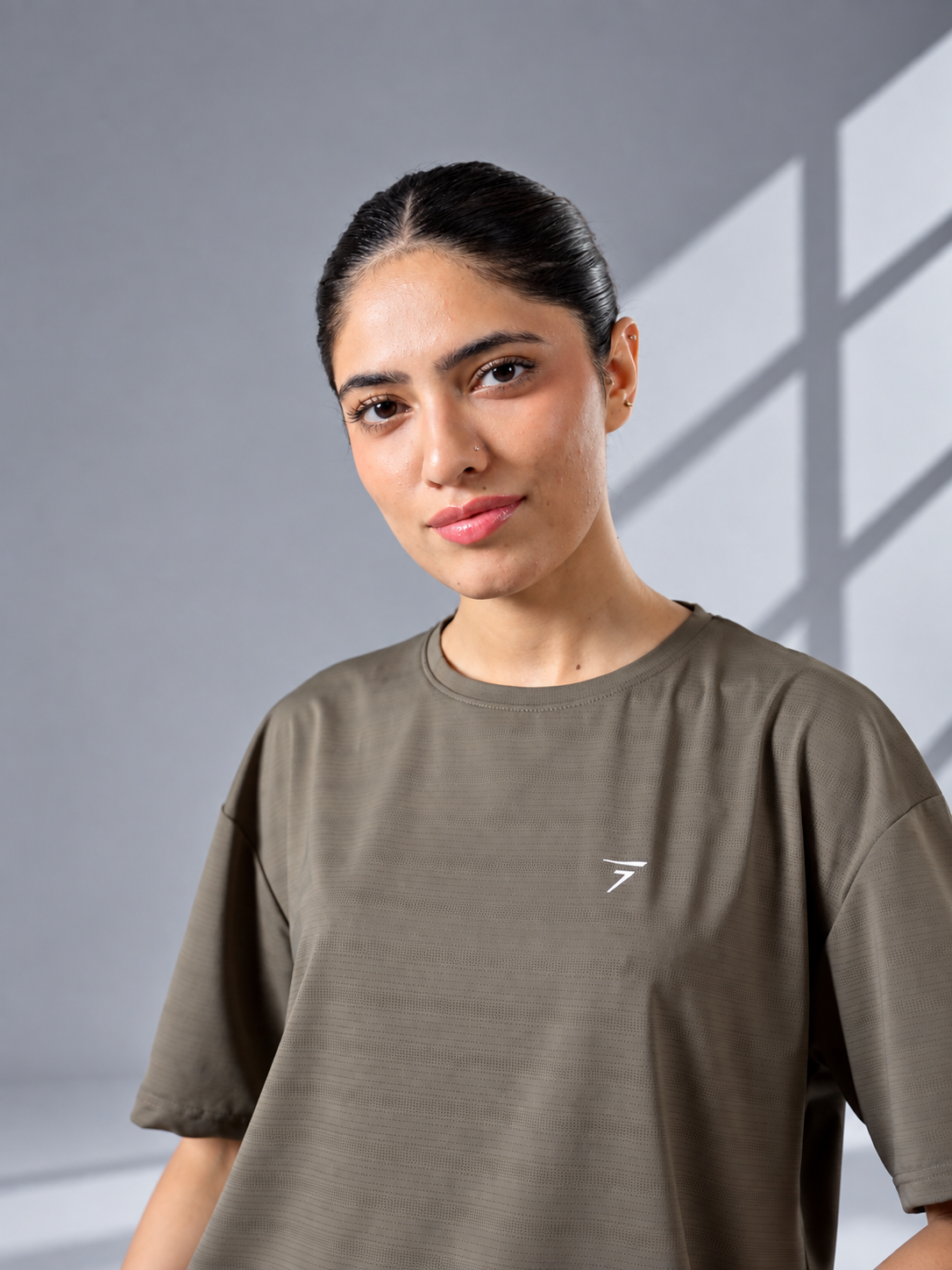 LIGHT OLIVE AIR FLOW PERFORMANCE TEE
