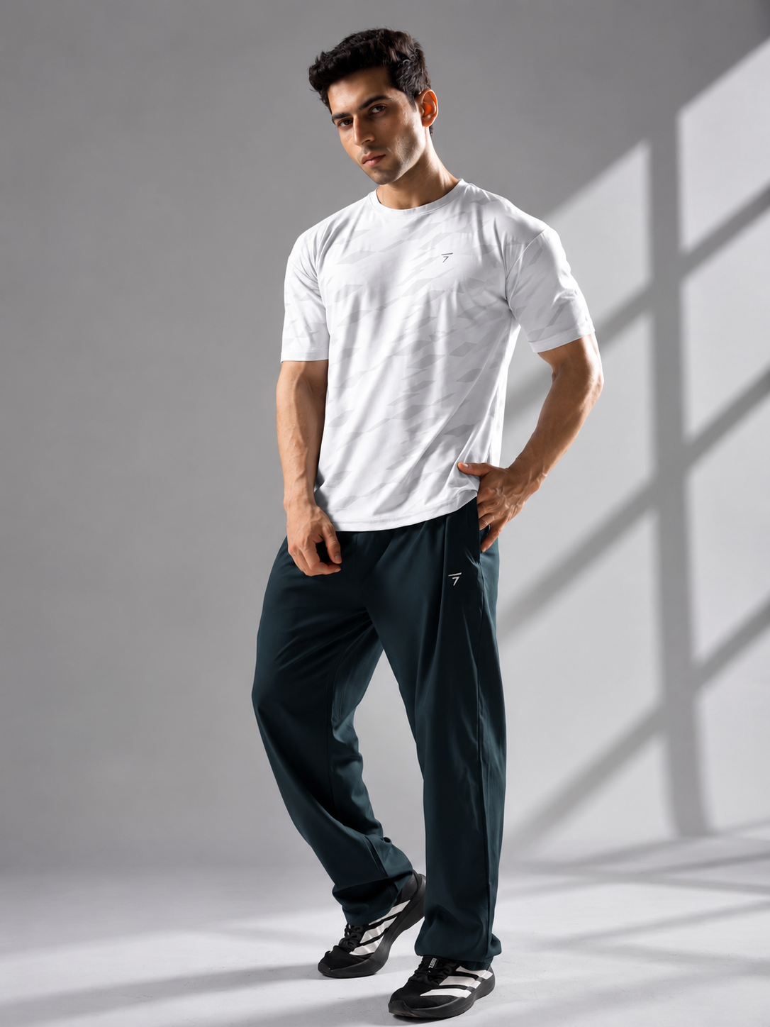 WHITE CAMO PERFORMANCE TEE