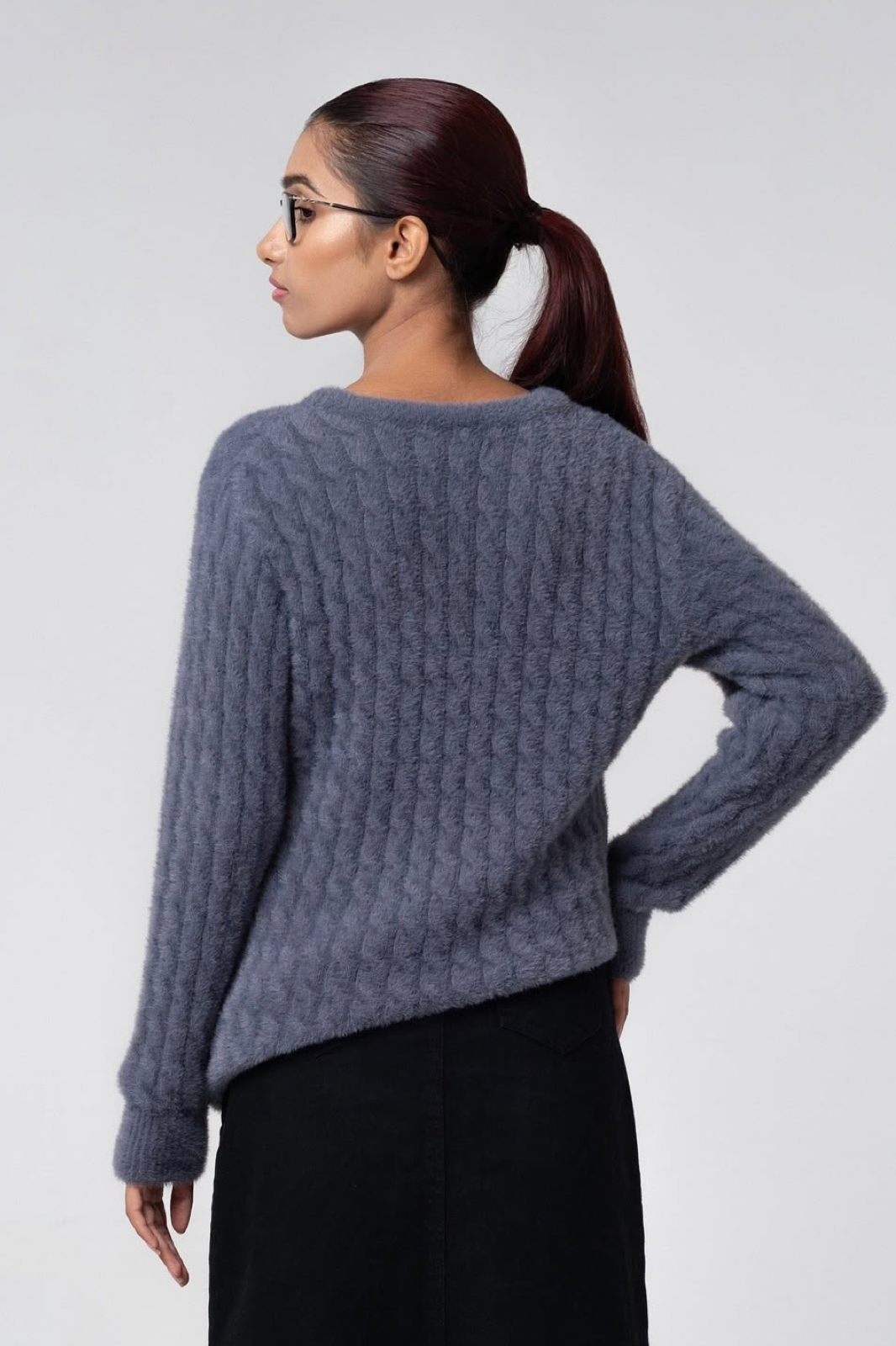 GREY FEATHER YARN SWEATER