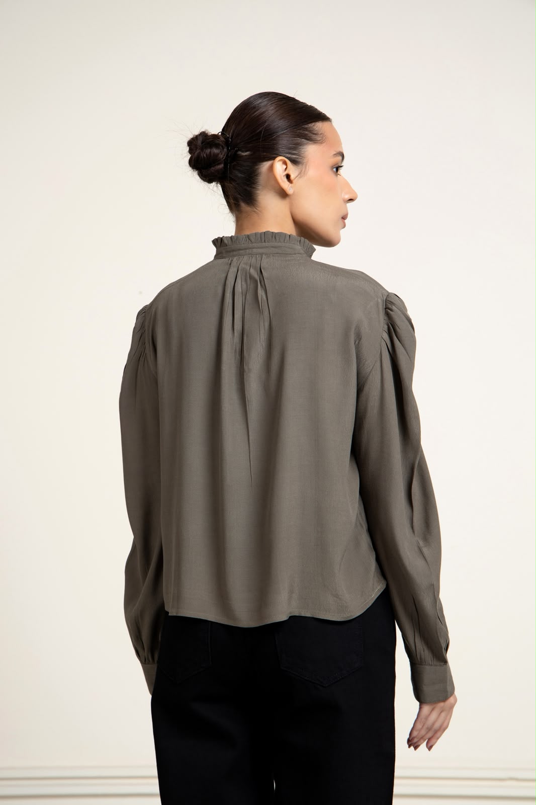 OLIVE CREPE TOP