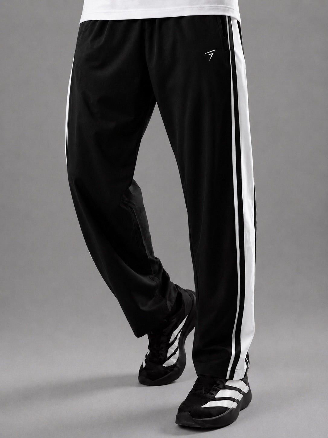 BLACK SIDE PANEL MICRO RELAX FIT BOTTOM