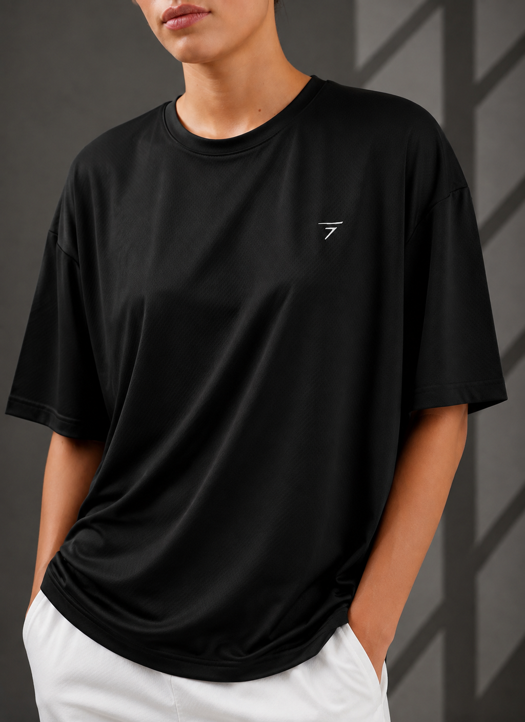 BLACK MICRO GRID PERFORMANCE TEE