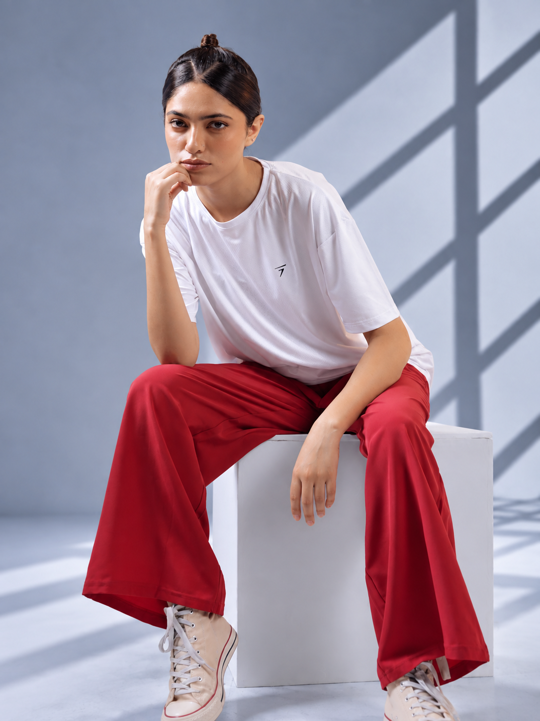WHITE MICRO GRID PERFORMANCE TEE