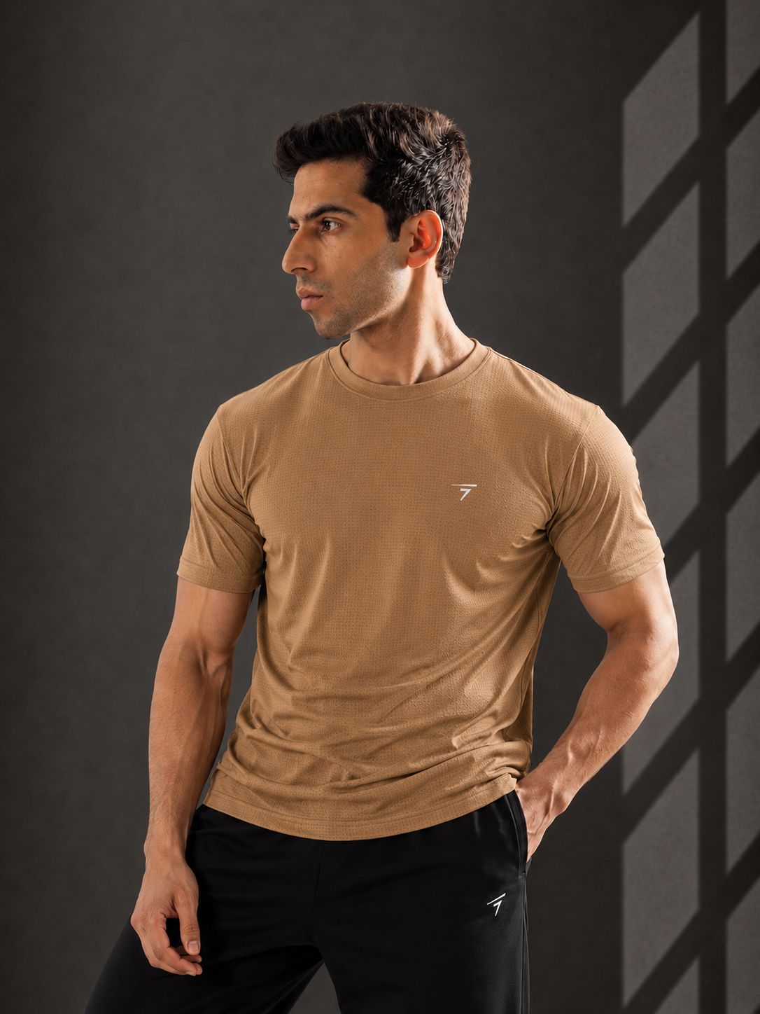 CAMEL MICRO GRID PERFORMANCE TEE