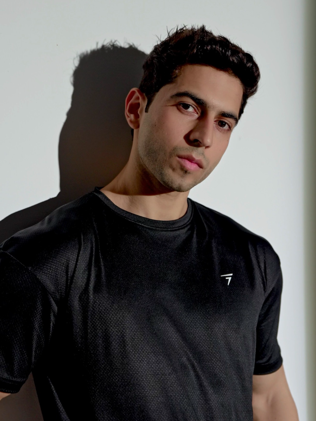 BLACK MICRO GRID PERFORMANCE TEE