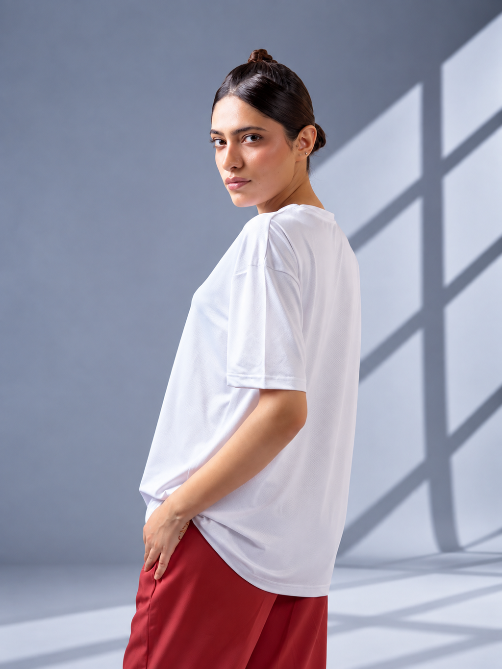 WHITE MICRO GRID PERFORMANCE TEE