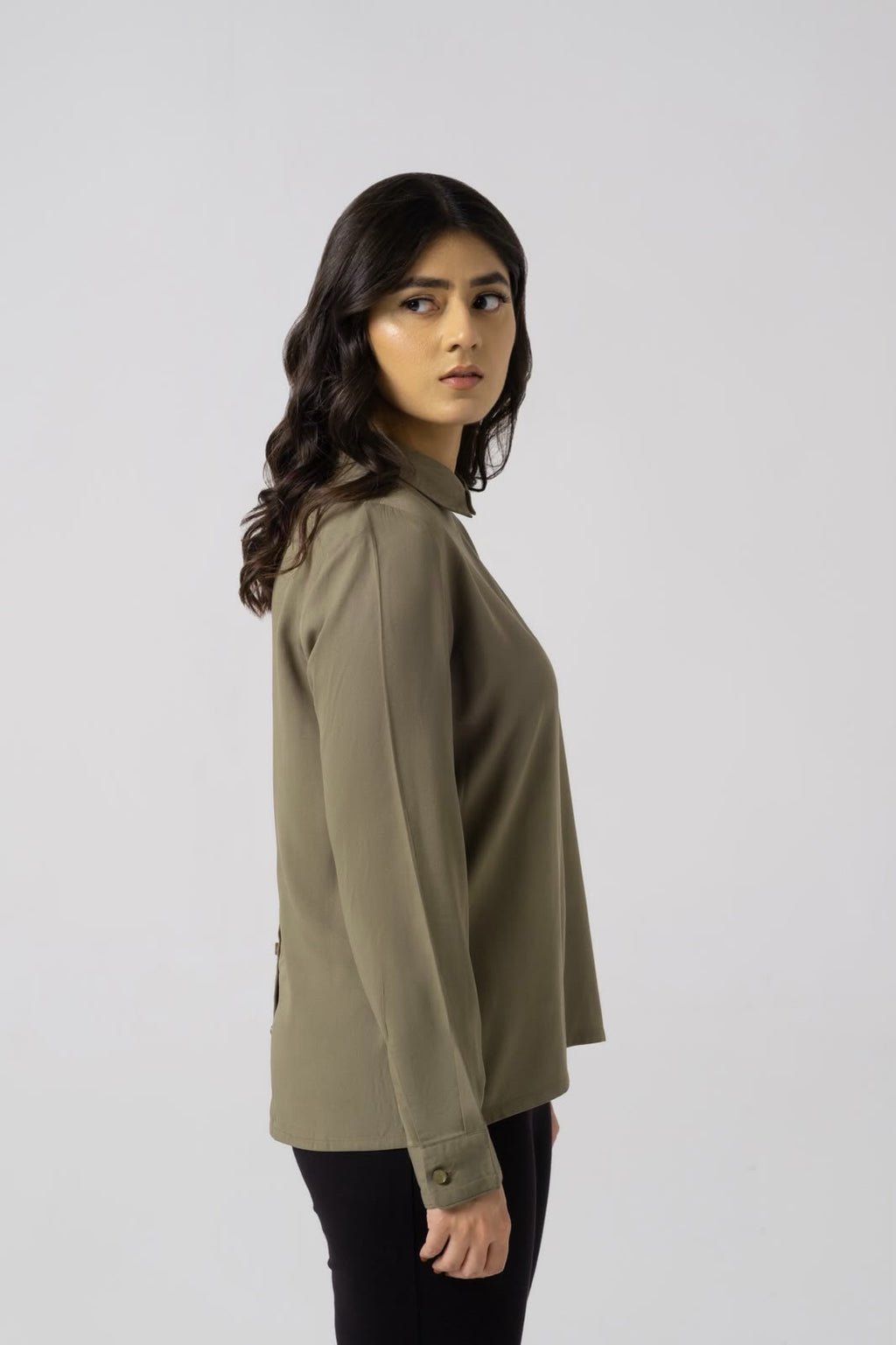 SIGNATURE BACK BUTTON SHIRT