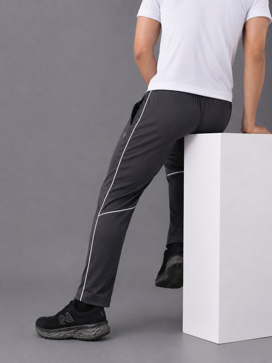 SMOKE KNEE PIPING MICRO RELAX FIT BOTTOM