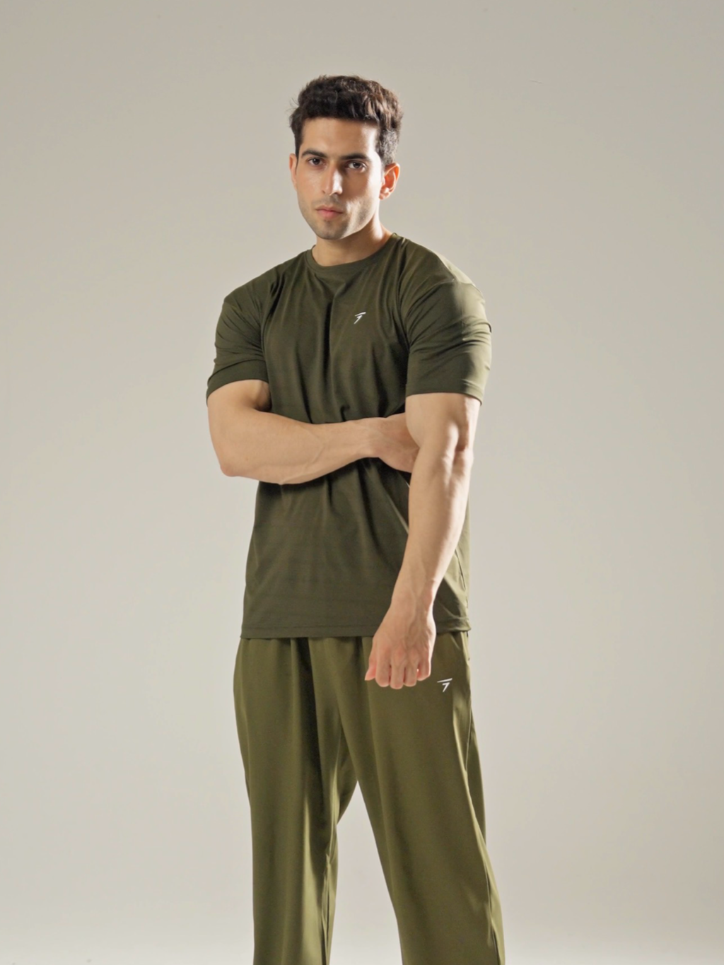 OLIVE AIRFLOW PERFORMANCE TEE