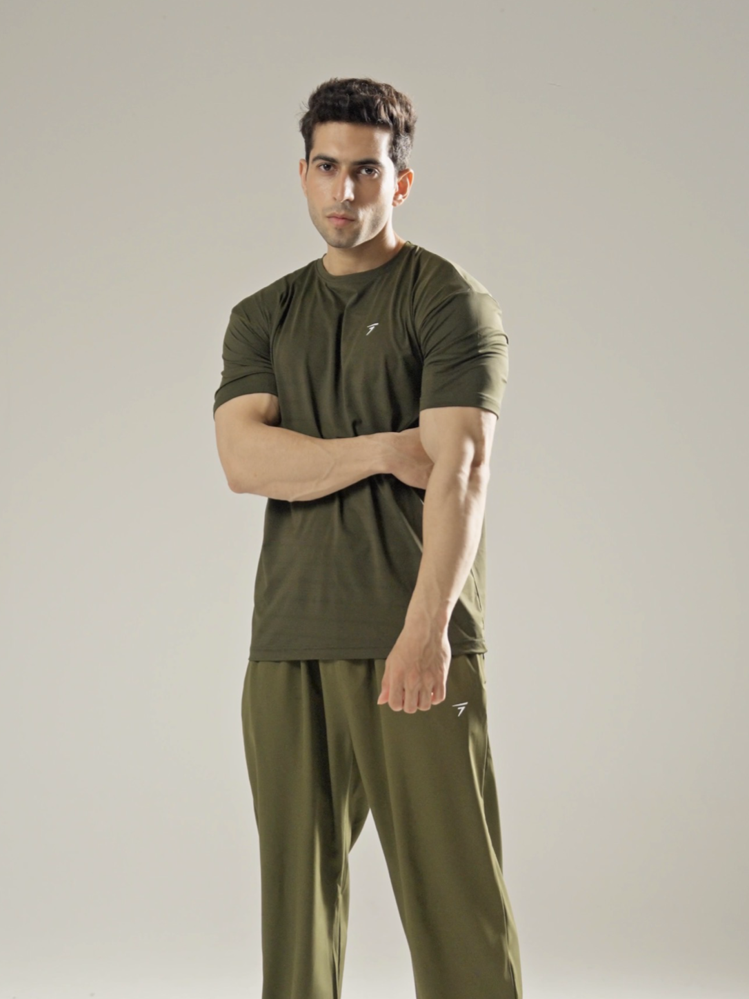 OLIVE AIRFLOW PERFORMANCE TEE