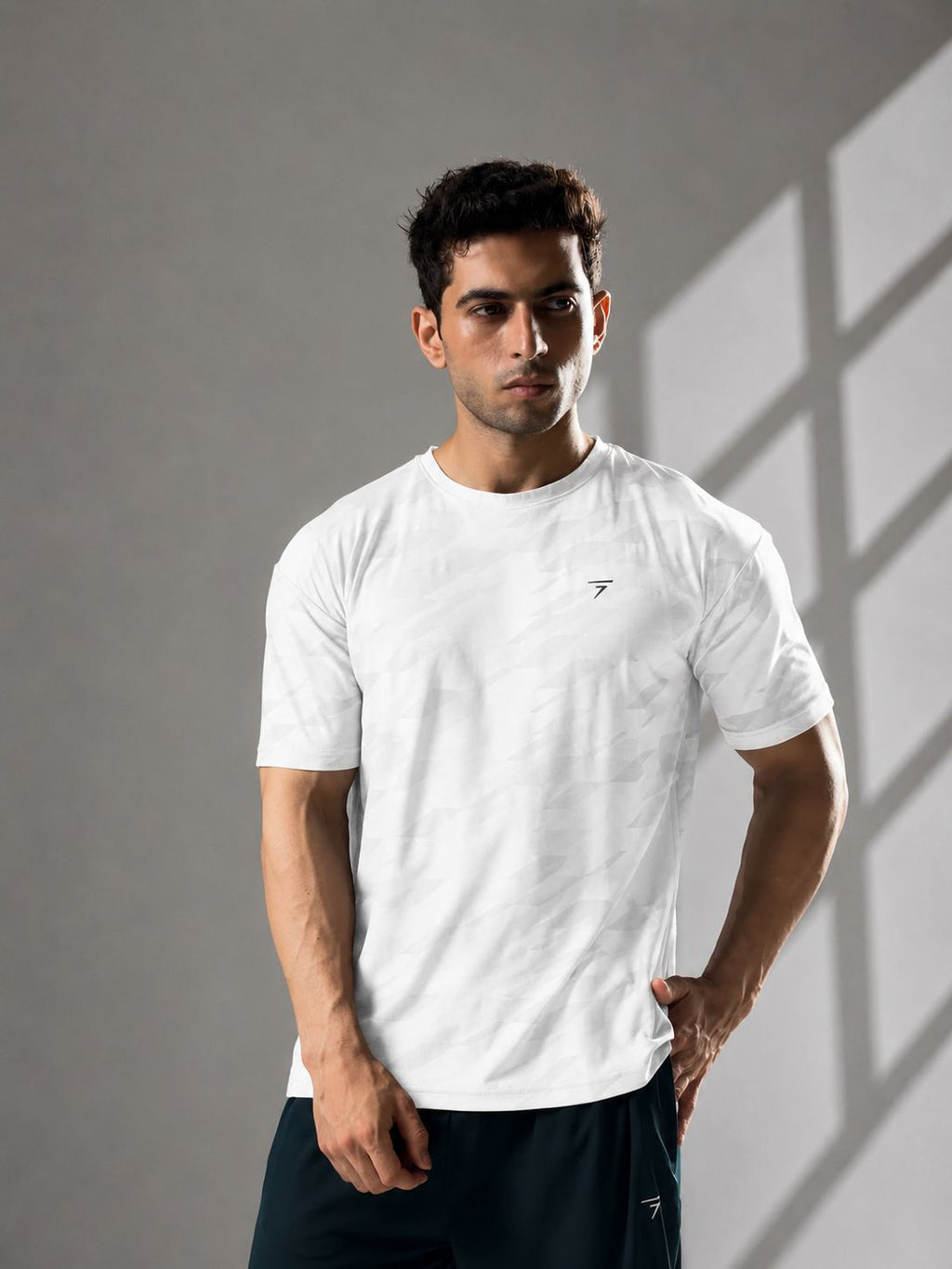 WHITE CAMO PERFORMANCE TEE