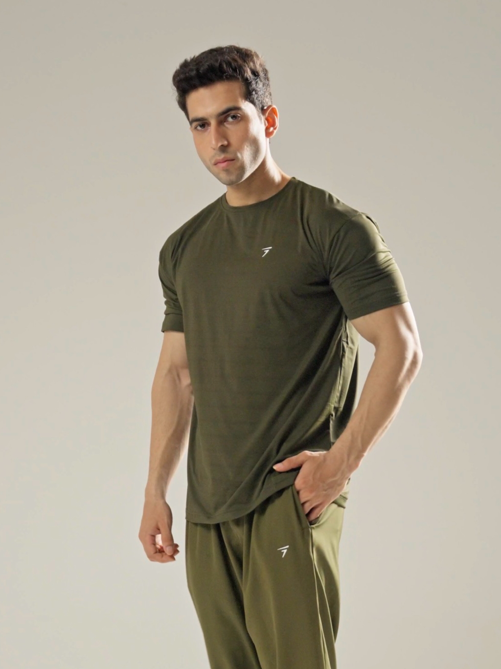 OLIVE AIRFLOW PERFORMANCE TEE