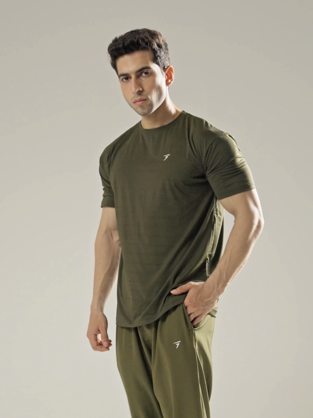 OLIVE AIRFLOW PERFORMANCE TEE