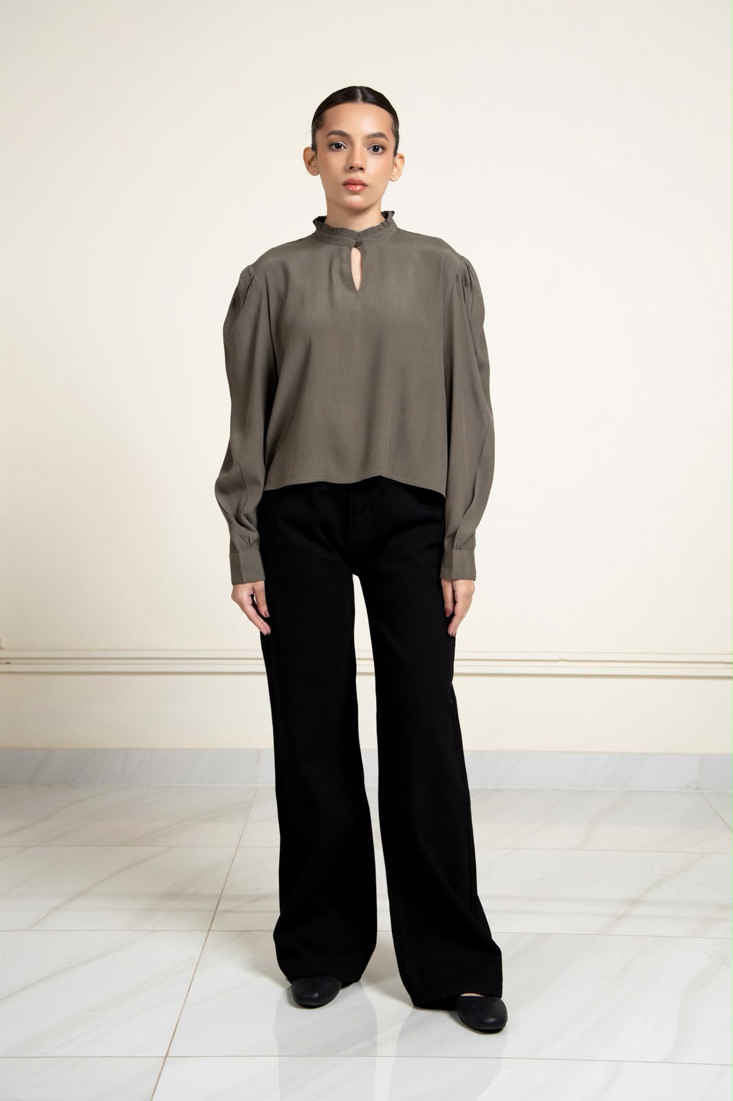 OLIVE CREPE TOP
