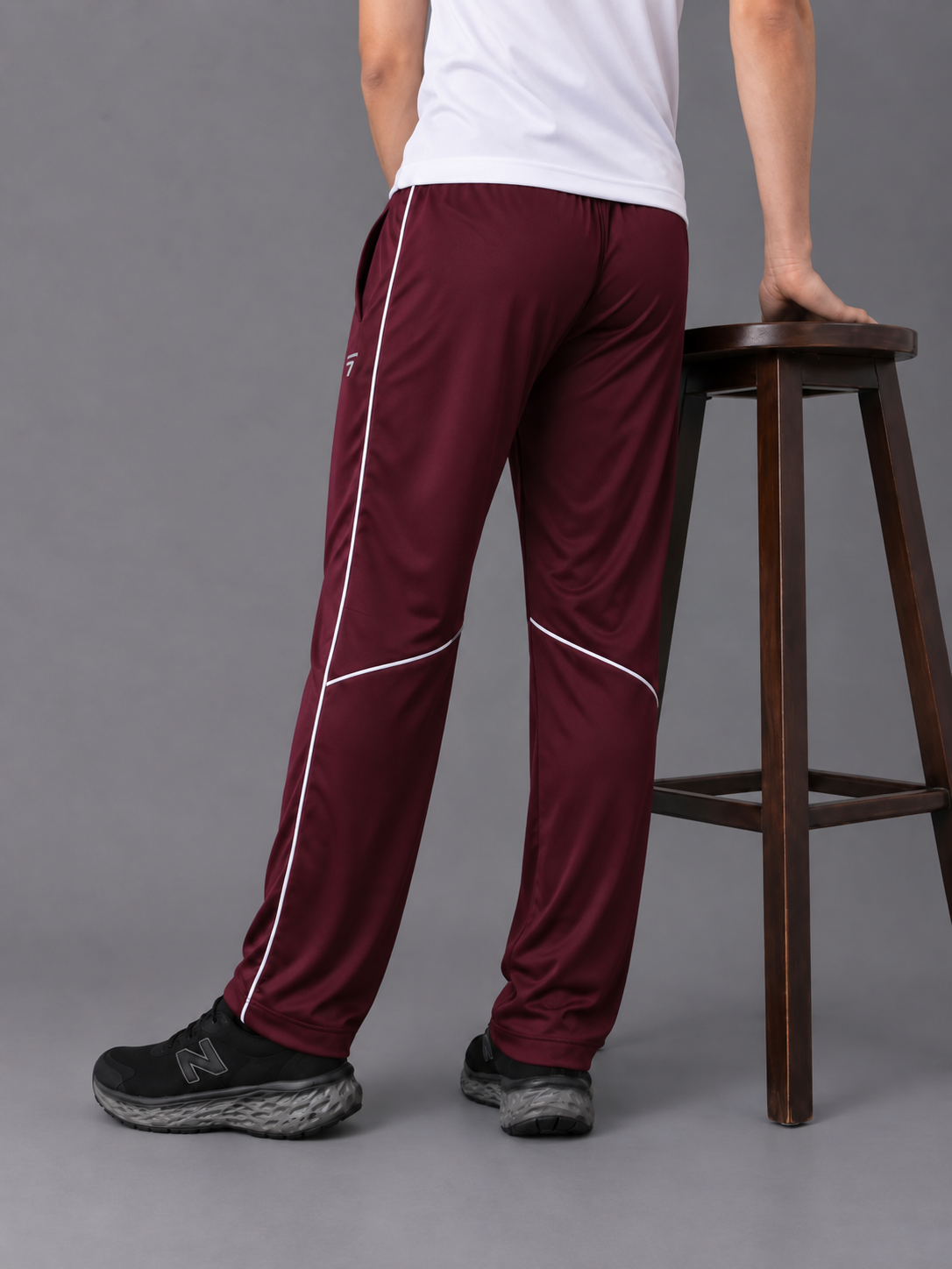 MAROON KNEE PIPING MICRO RELAX FIT BOTTOM