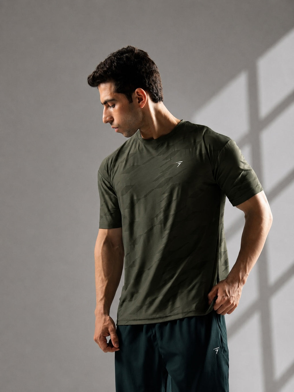 GREEN CAMO PERFORMANCE TEE
