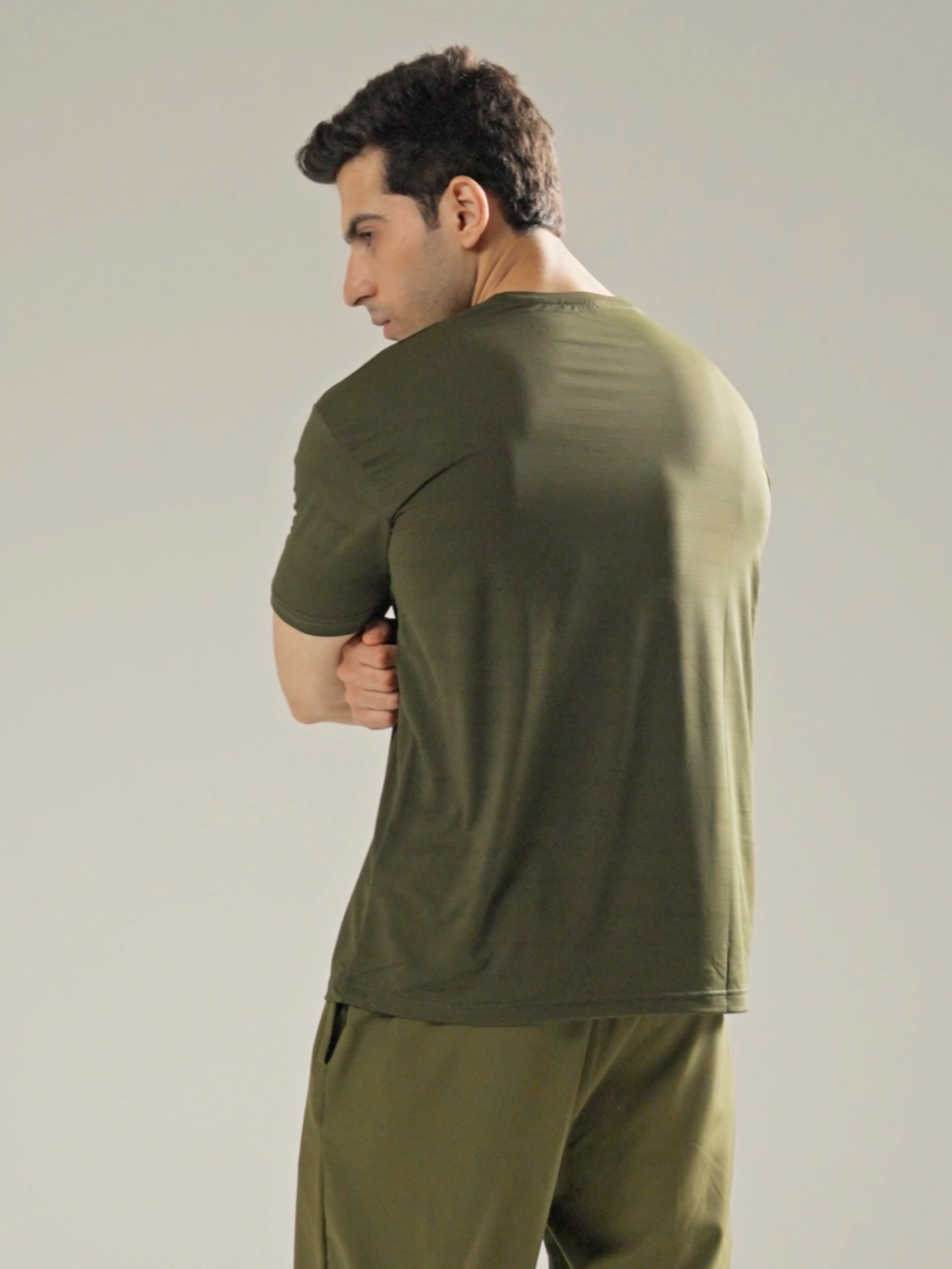 OLIVE AIRFLOW PERFORMANCE TEE