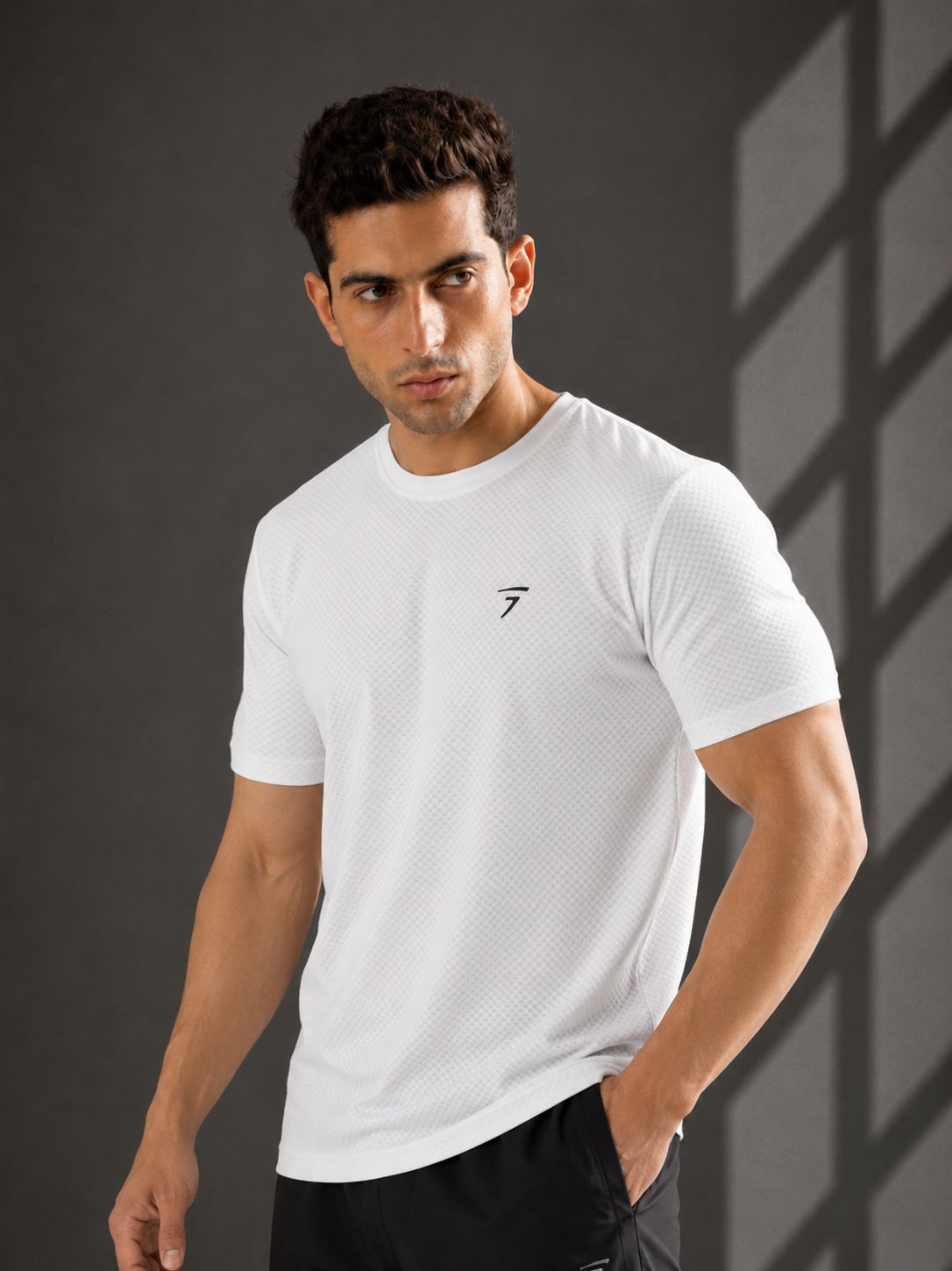 WHITE MICRO GRID PERFORMANCE TEE