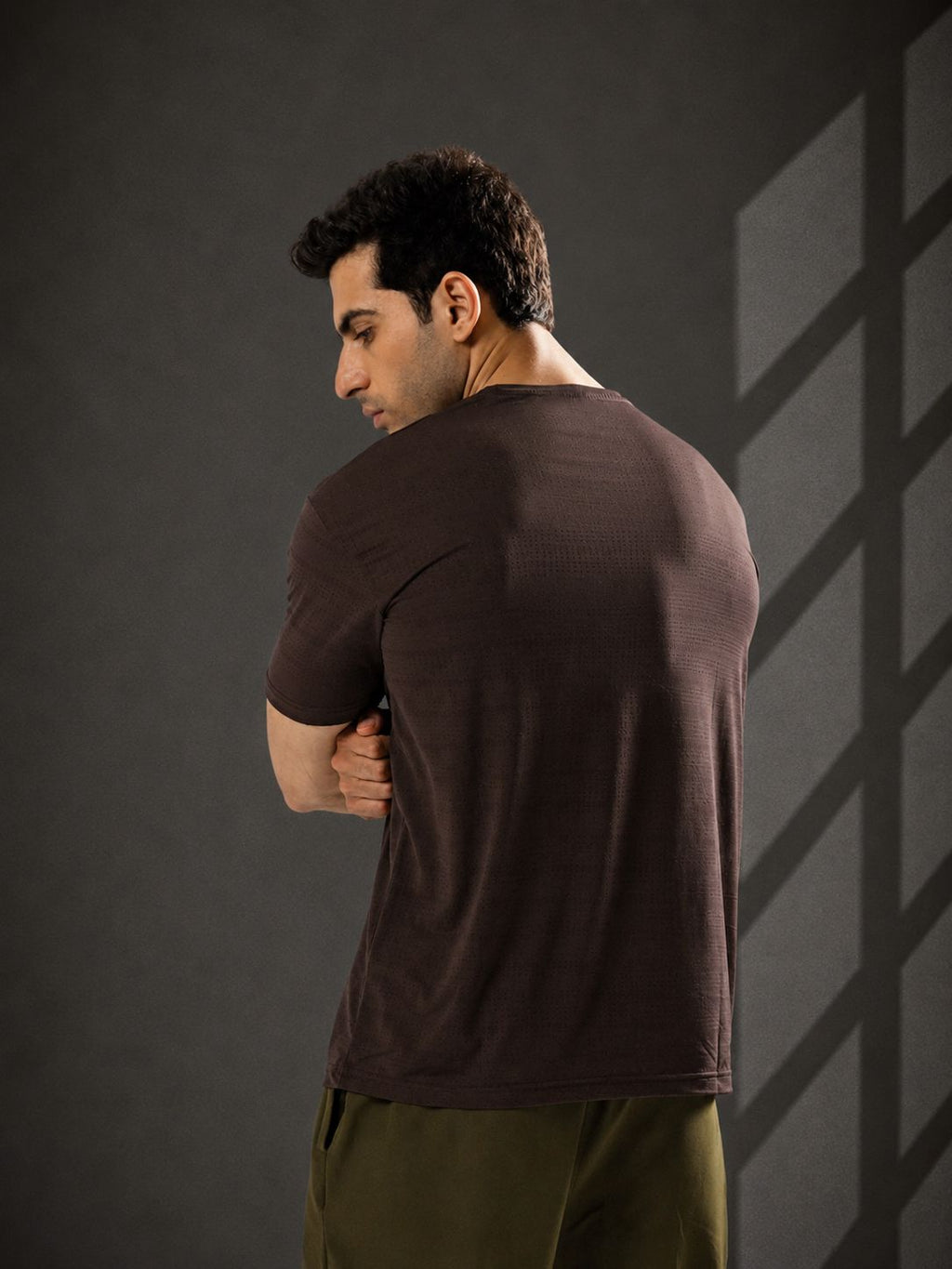 BROWN AIRFLOW PERFORMANCE TEE