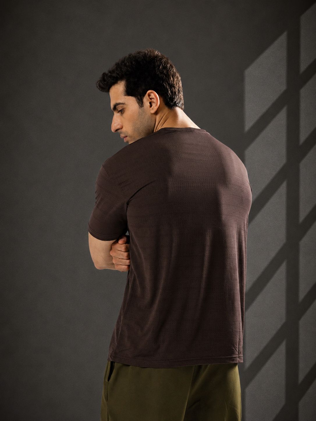 BROWN AIRFLOW PERFORMANCE TEE