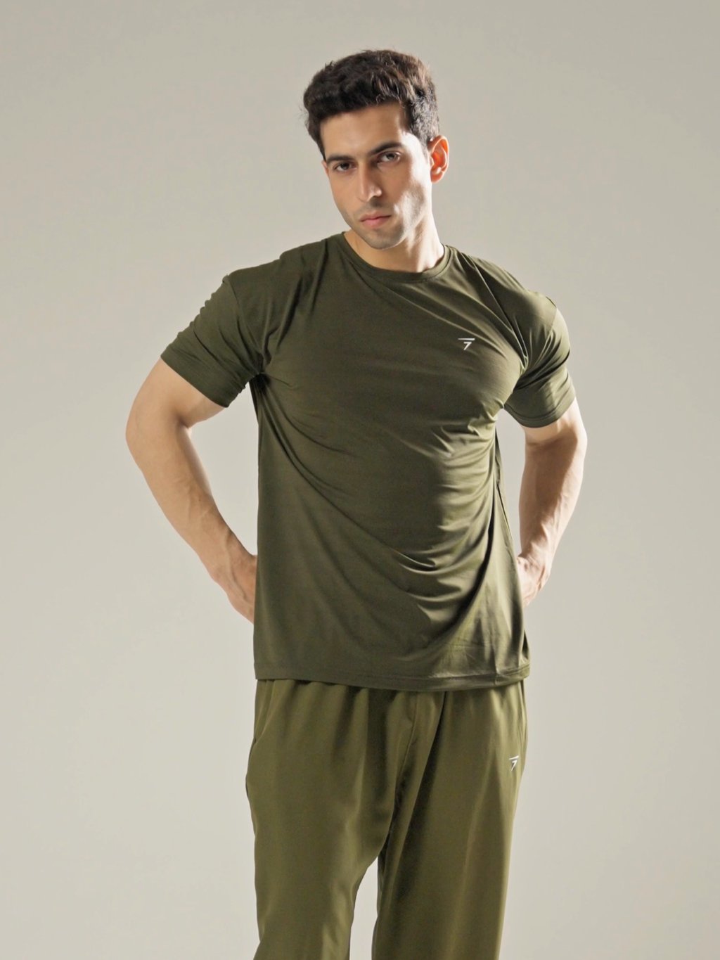 OLIVE AIRFLOW PERFORMANCE TEE