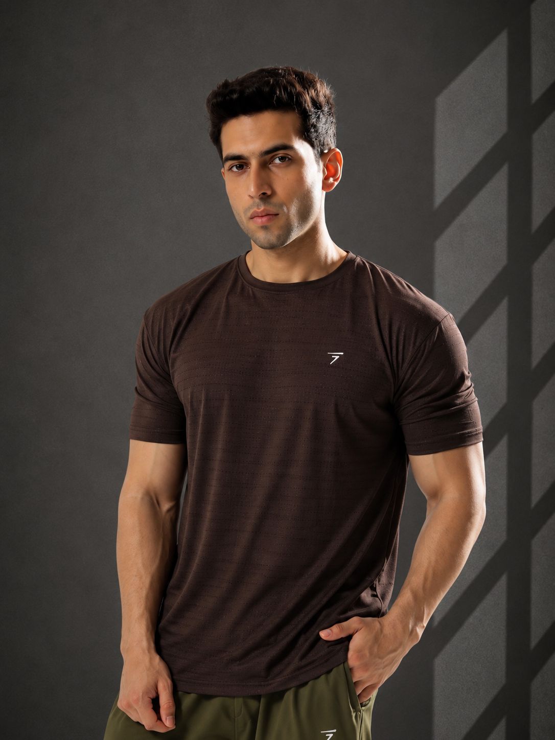 BROWN AIRFLOW PERFORMANCE TEE