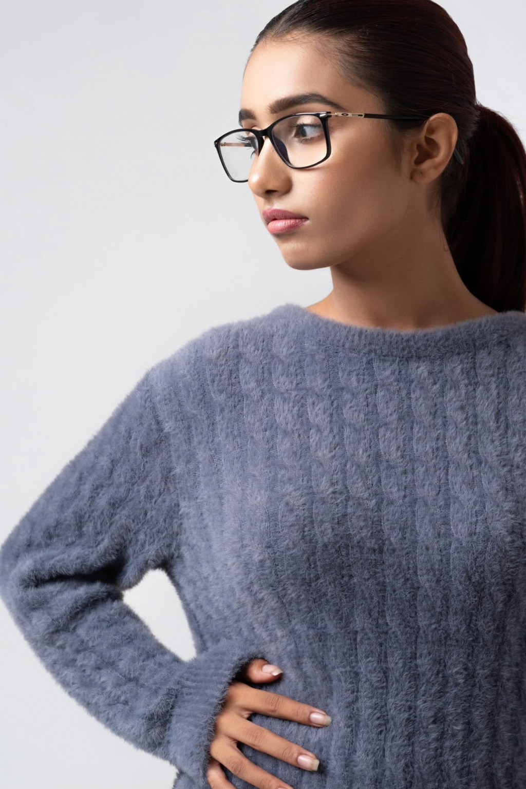 GREY FEATHER YARN SWEATER