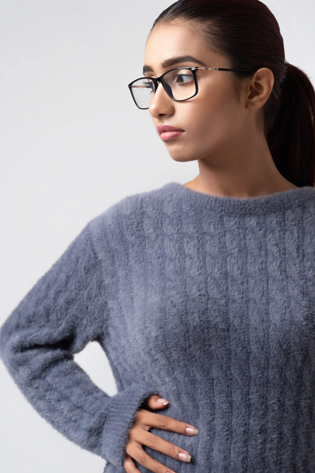 GREY FEATHER YARN SWEATER