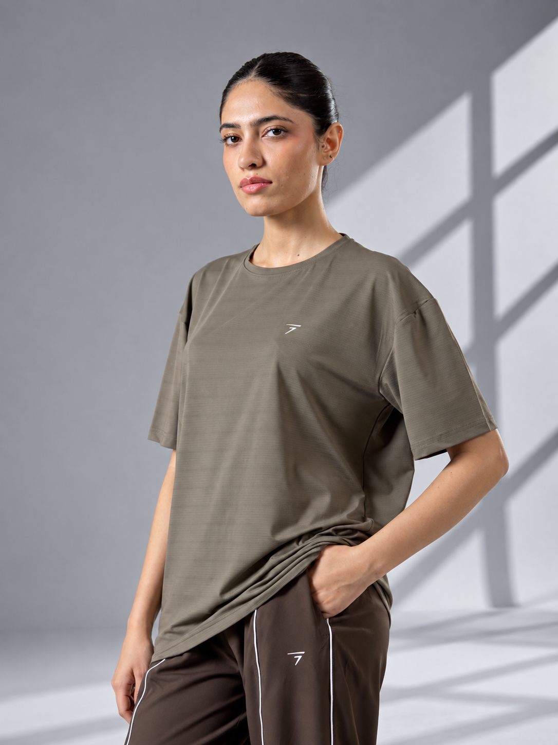 LIGHT OLIVE AIR FLOW PERFORMANCE TEE